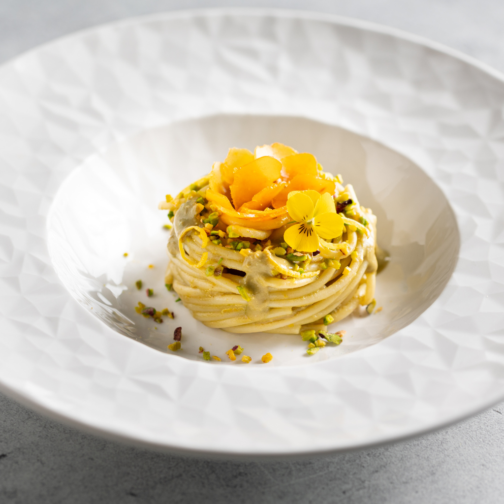 Spaghetti con bottarga di muggine, pistacchi siciliani e limone