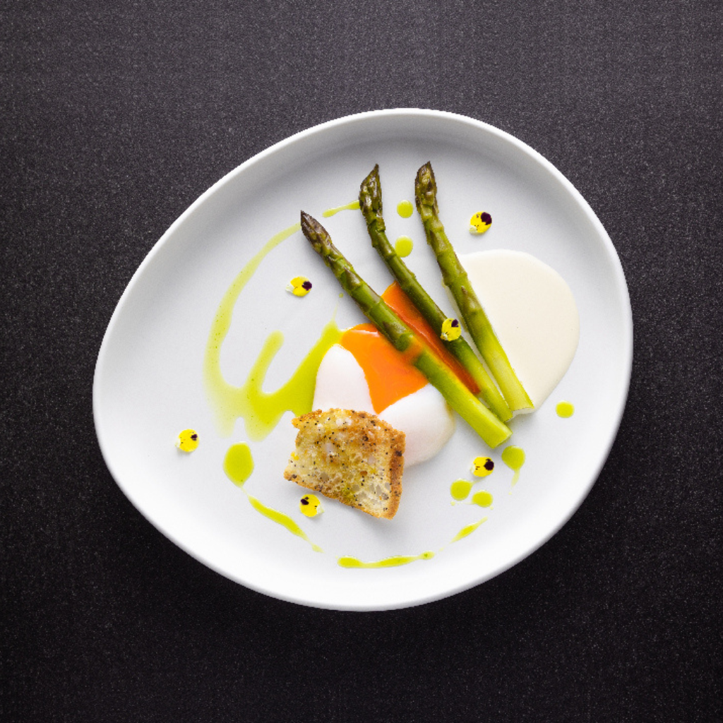 Asparagi e uova con crema di Parmigiano Reggiano